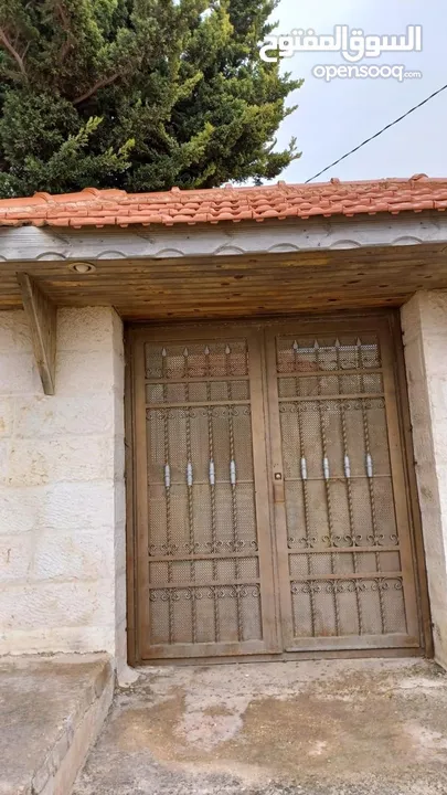 منزل للبيع من المالك بموقع راقي وهادئ جدا مطل الموقع سكني بمتياز