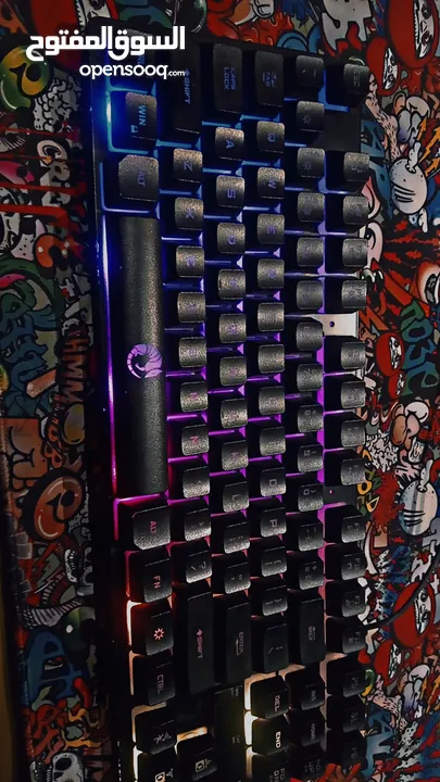 "عيش تجربة اللعب الكاملة مع كيبورد RGB بإضاءة متغيرة وتحكم كامل"