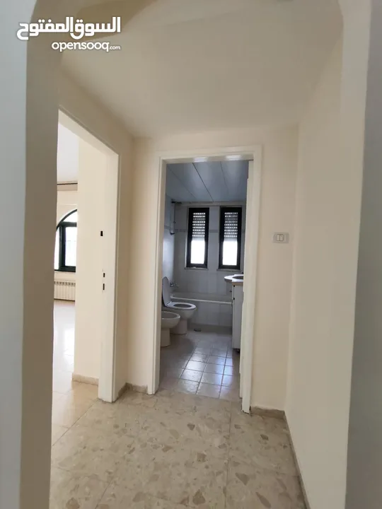 شقة غير مفروشة للإيجار – الطيرة  شارع روما – تصميم فاخر وراحة لا مثيل لها
