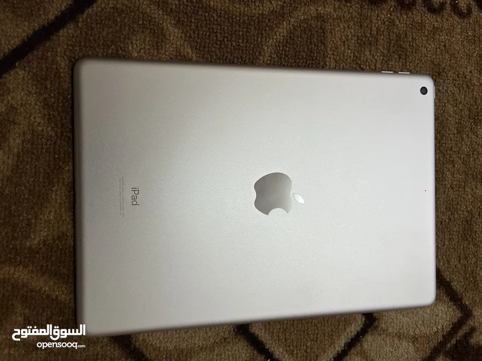ايباد 9 للبيع 64 قيقا استعمال خفيف جدا للدراسه بحاله الوكاله