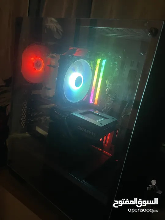 كمبيوتر للبيع مع ماوس وكيبورد وشاشه