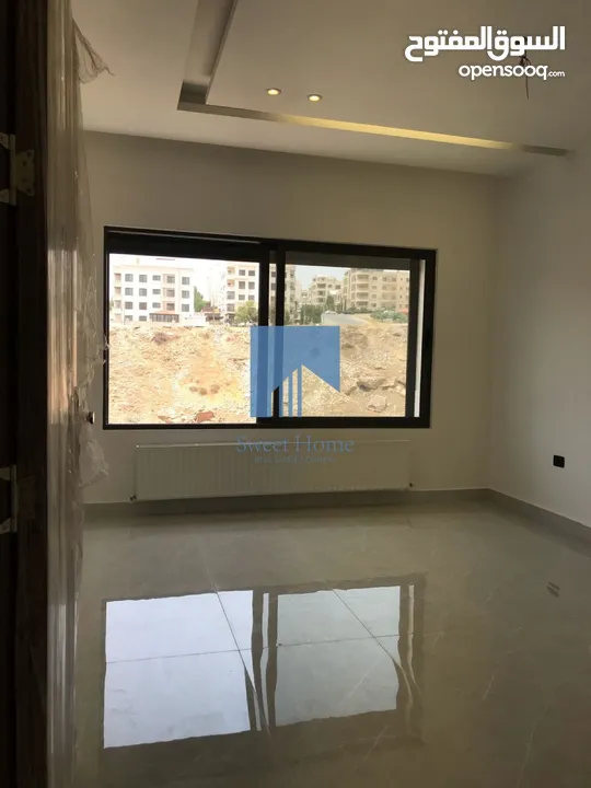 شقة فاخرة للبيع في الكرسي - خلف إدارة السير 165م مع ترس 25م تشطيب سوبر ديلوكس لم تسكن