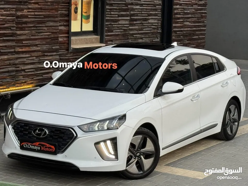 هيونداي أيونيك هايبرد مع فتحة سقف عداد قليل  بطارية مكفولة حتى 2028 و أعلى فئة إضافات و بسعر آلعرض