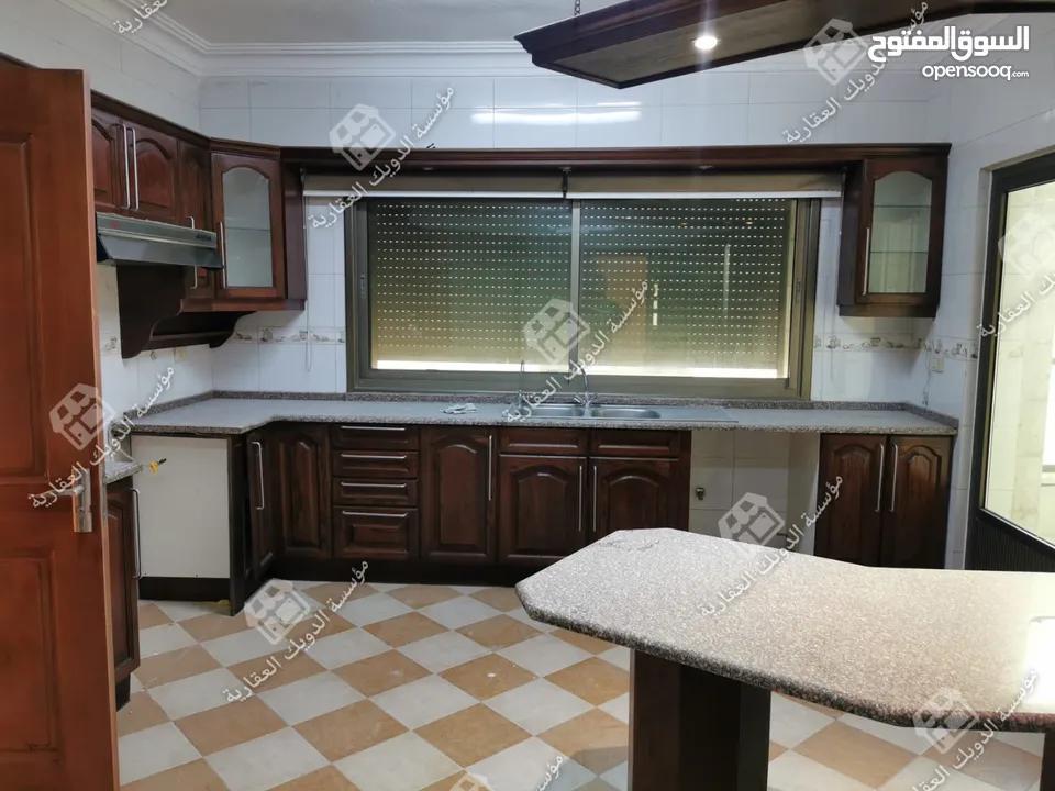 شقة فارغة - دير غبار - 4نوم 2ماستر - 360م - بلكونات بإطلالة مميزة - قرب الخدمات