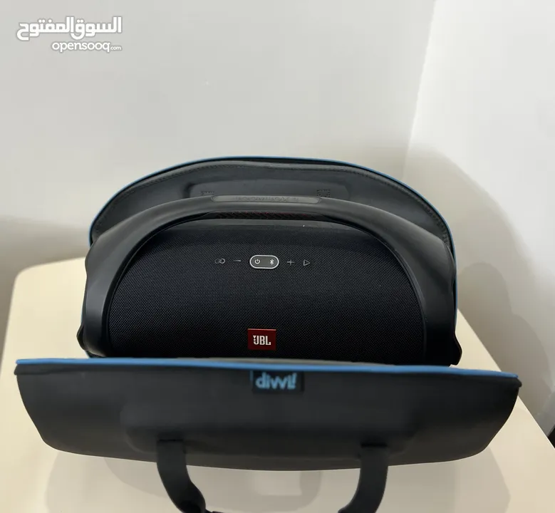 مكبر صوت جي بي إل بوم بوكس ​​2 المحمول المقاوم للماء بتقنية البلوتوث مع حافظة ديڤي! الصلبة - أسود