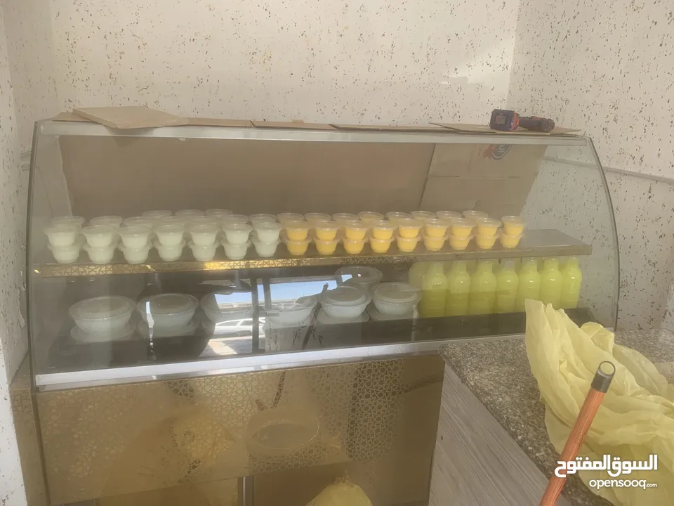 ثلاجه ديلي حجم كبير مترين ارتفاع متر ونصف شبه جديد بالصلاة على النبي