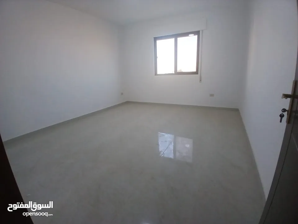 شقق مميزه سوبر ديلوكس عماره جديده خلف مطعم عرب قرب الجامعه للايجار مفروشه او غير مفروشه بعقد سنوي