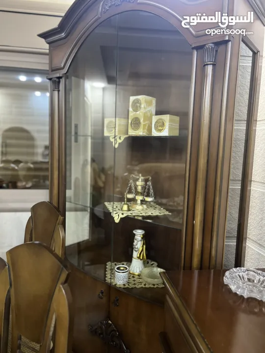 طقم كنب مع سفرة للبيع