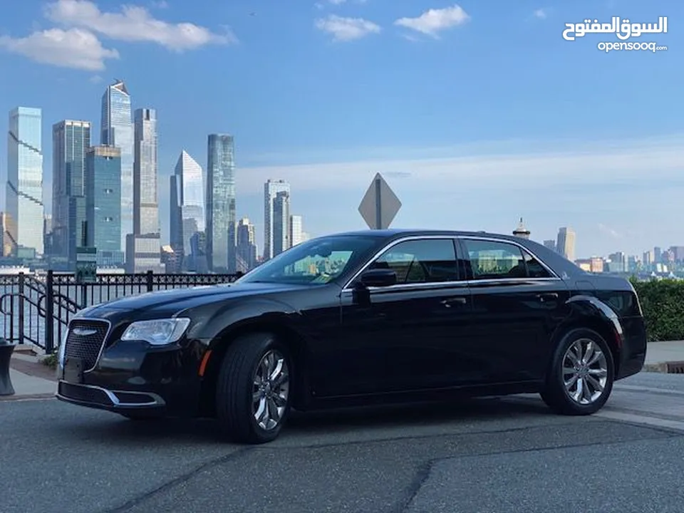 Chrysler c300 2019 v6 صبغة وكالة بحالة ممتازة