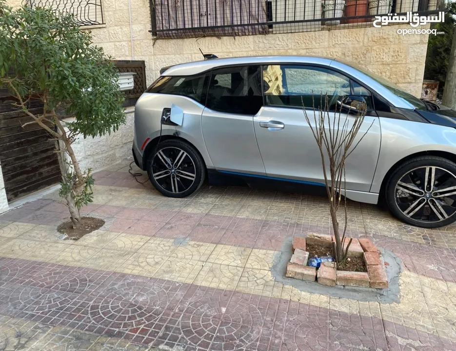 للبيع BMW i3 الفئه فحص كامل السيارة نظيفه ولا تحتاج اي صيانه البيع بداعي السفر