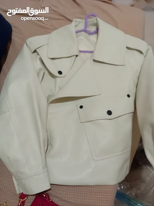 جاكيت جلد ابيض من Zara