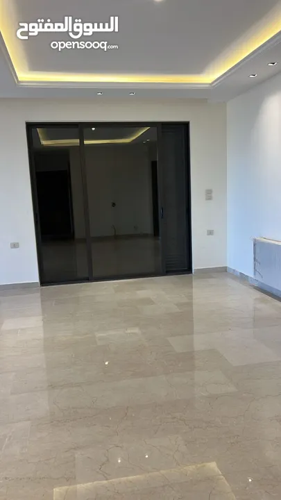 شقة فاخرة للإيجار بالقرب من شارع المطار و كوريدور عبدون مميزة وفاخرة :  14250