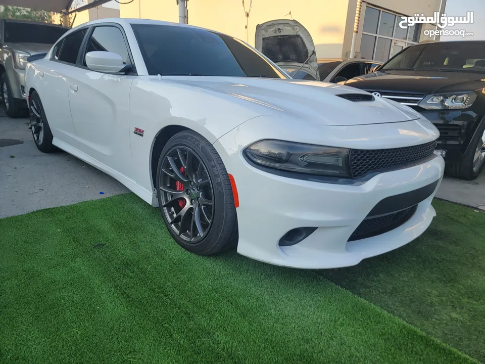 2016 Doge Srt8 full options gcc specs