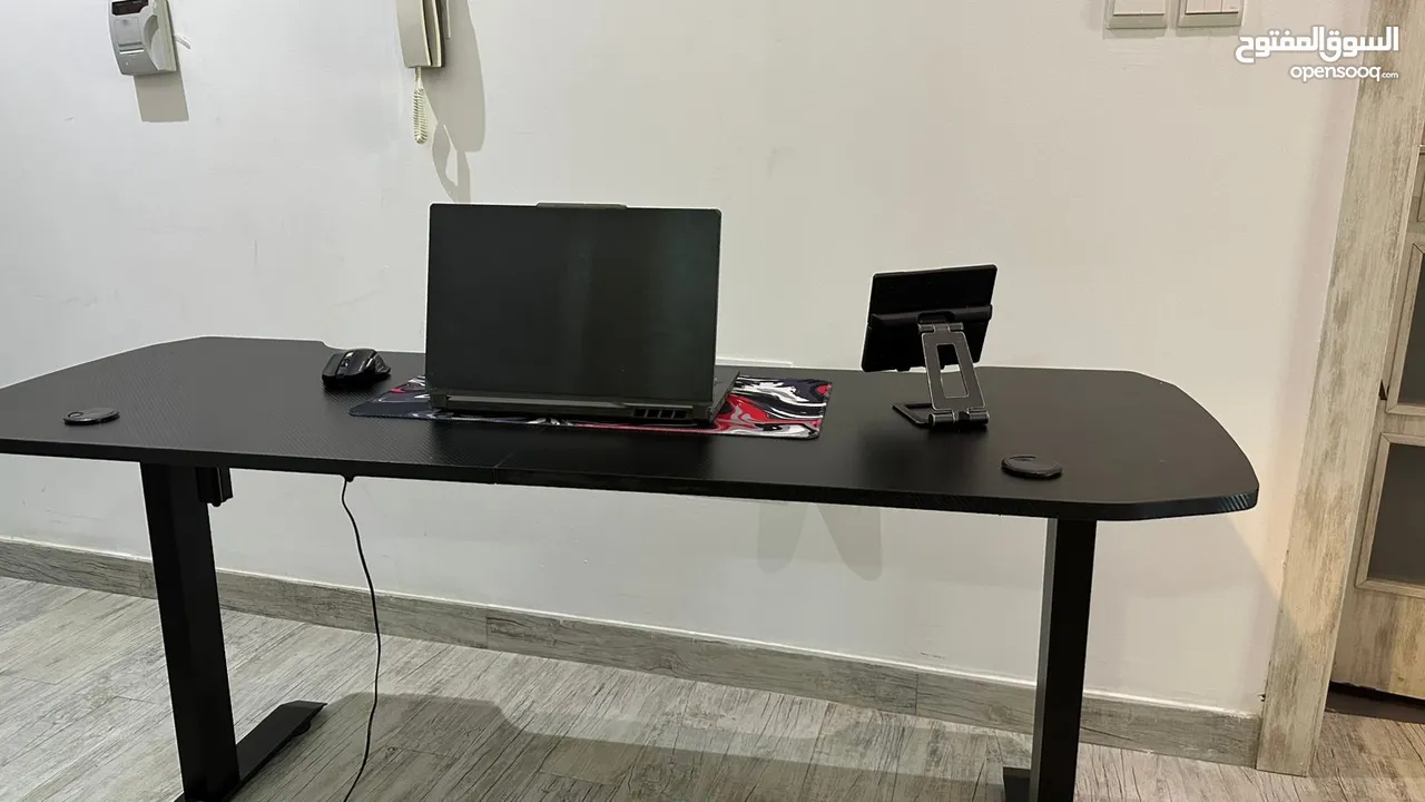 Hydraulic Table for Office or Gaming