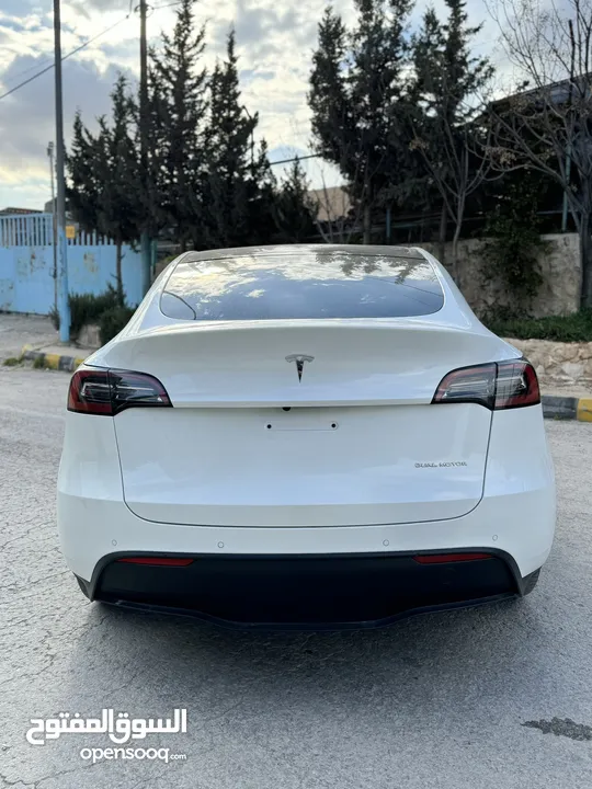 Tesla model y. 2022