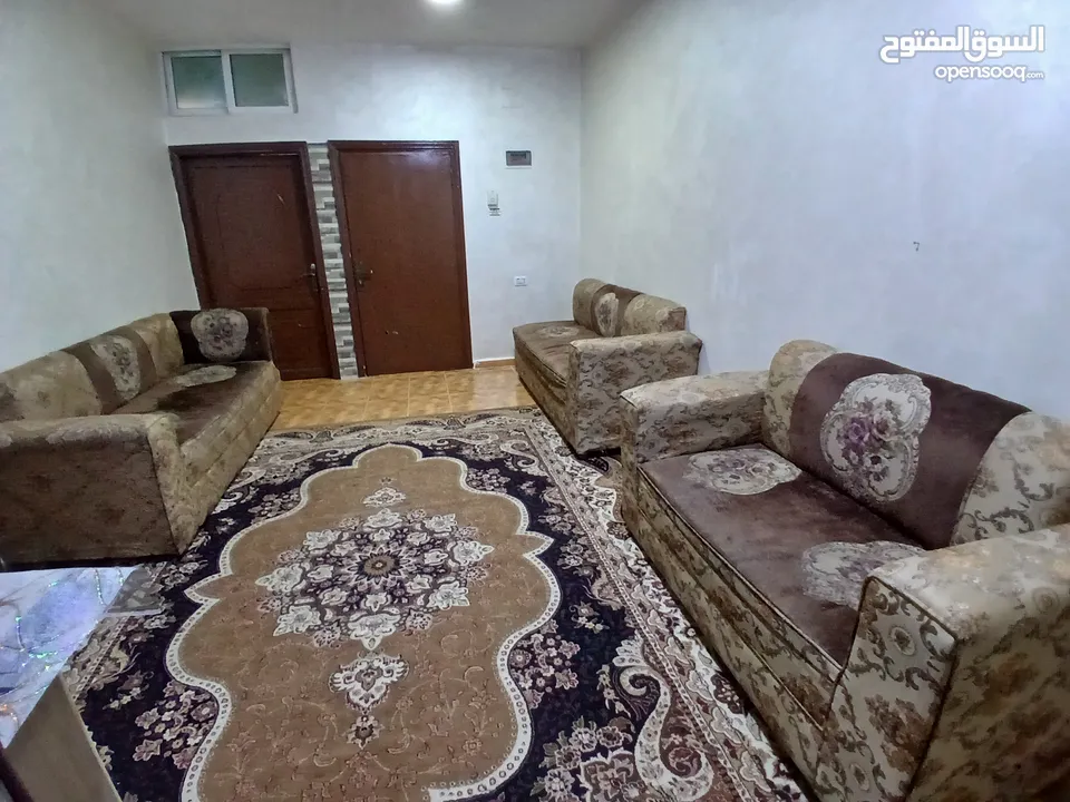 كنب جلوس مستعمل بحالة جيدة