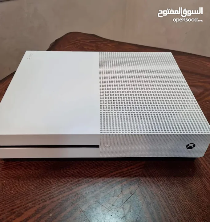 اكسبوكس ون اس مع شاشة 42 بوصة