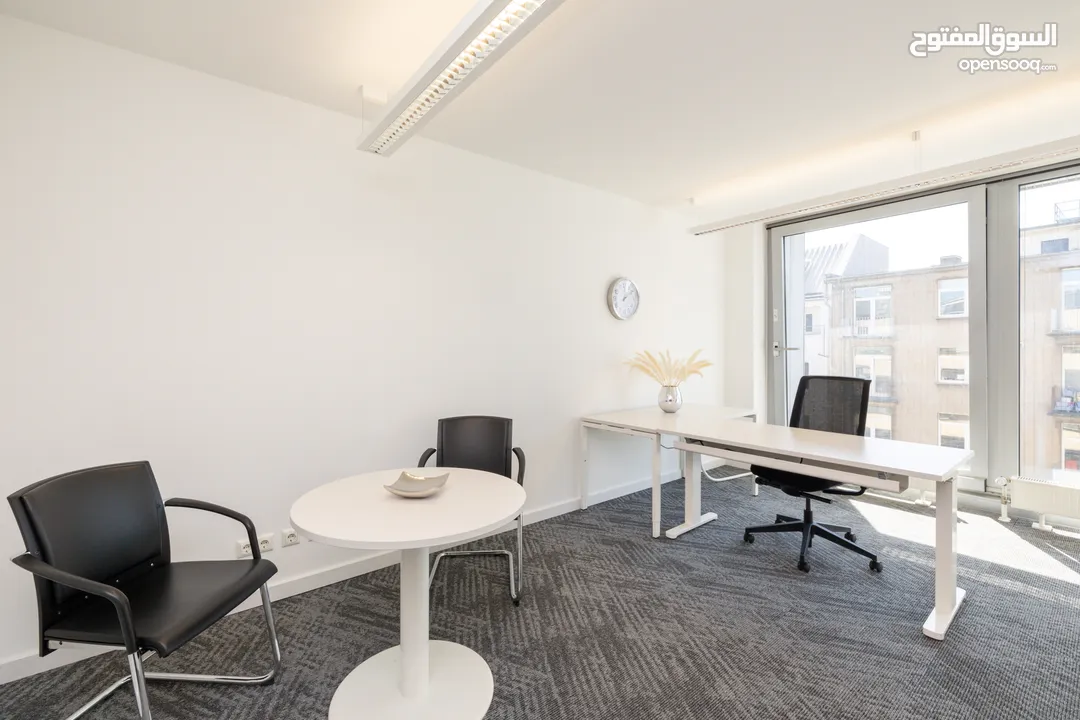 Find office space in Muscat, Qurum City Centre for 2 persons with everything taken care of