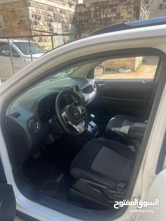 جيب كومبس ماطور 2000 بنزين اتومات انتاج 2014.   يد 0 عداد km اصلي 164000