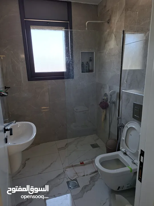 الشقة سوبر دولكس لم تسكن من قبل فرش جديد مع المالك مباشرة