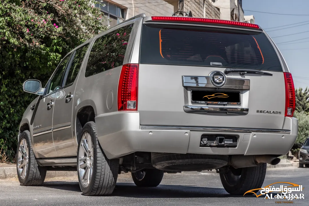 Cadillac Escalade 2008   السيارة مميزة جدا و قطعت مسافة 179,000 كيلو متر فقط