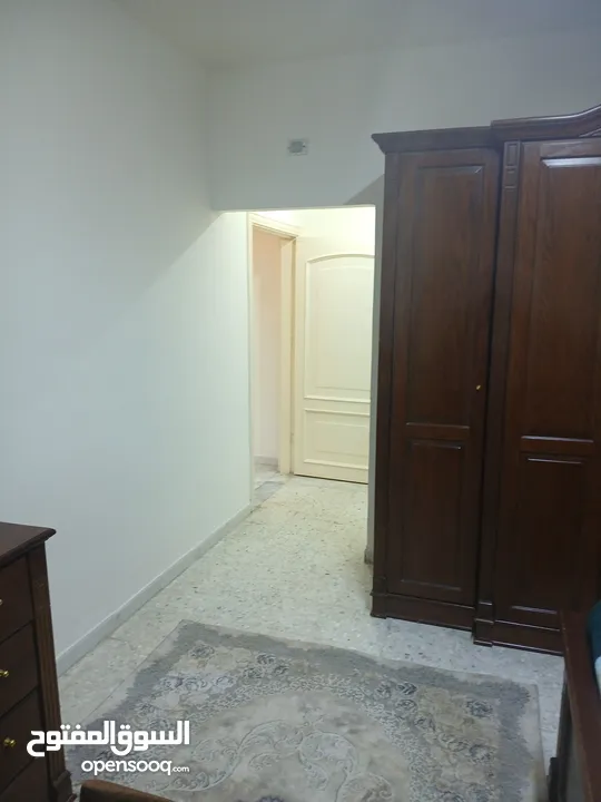 استوديو غرفة وصالة وحمامين وترث كبير