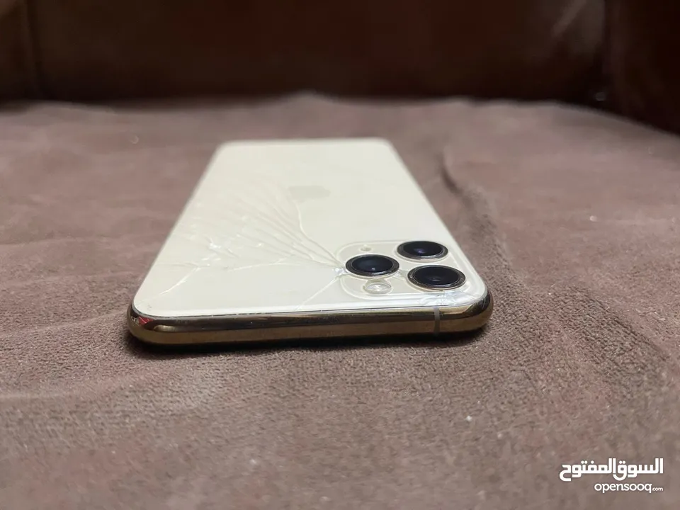 ايفون 11 برو ماكس للبيع او البدل .