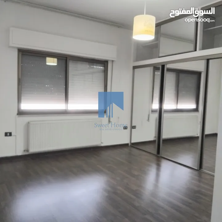 شقة طابقية مميزة للبيع في أم أذينة  -  قرب أبراج السادس طابق ثاني 320م تشطيب سوبر ديلوكس