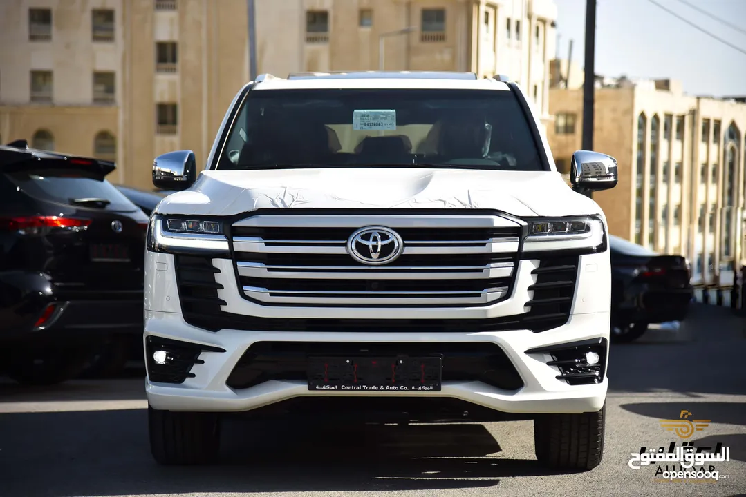 تويوتا لاندكروز VX 2024 لون ابيض عداد زيرو كفالة الشركة