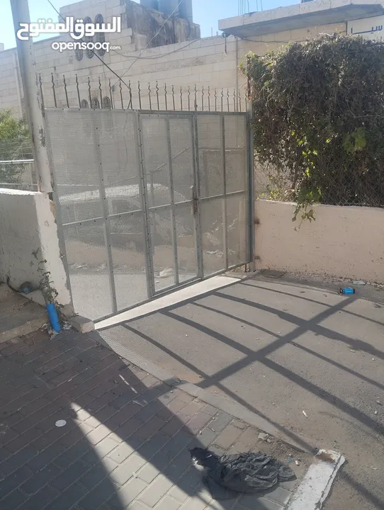 طابق كامل للايجار مع ساحة خارجيه