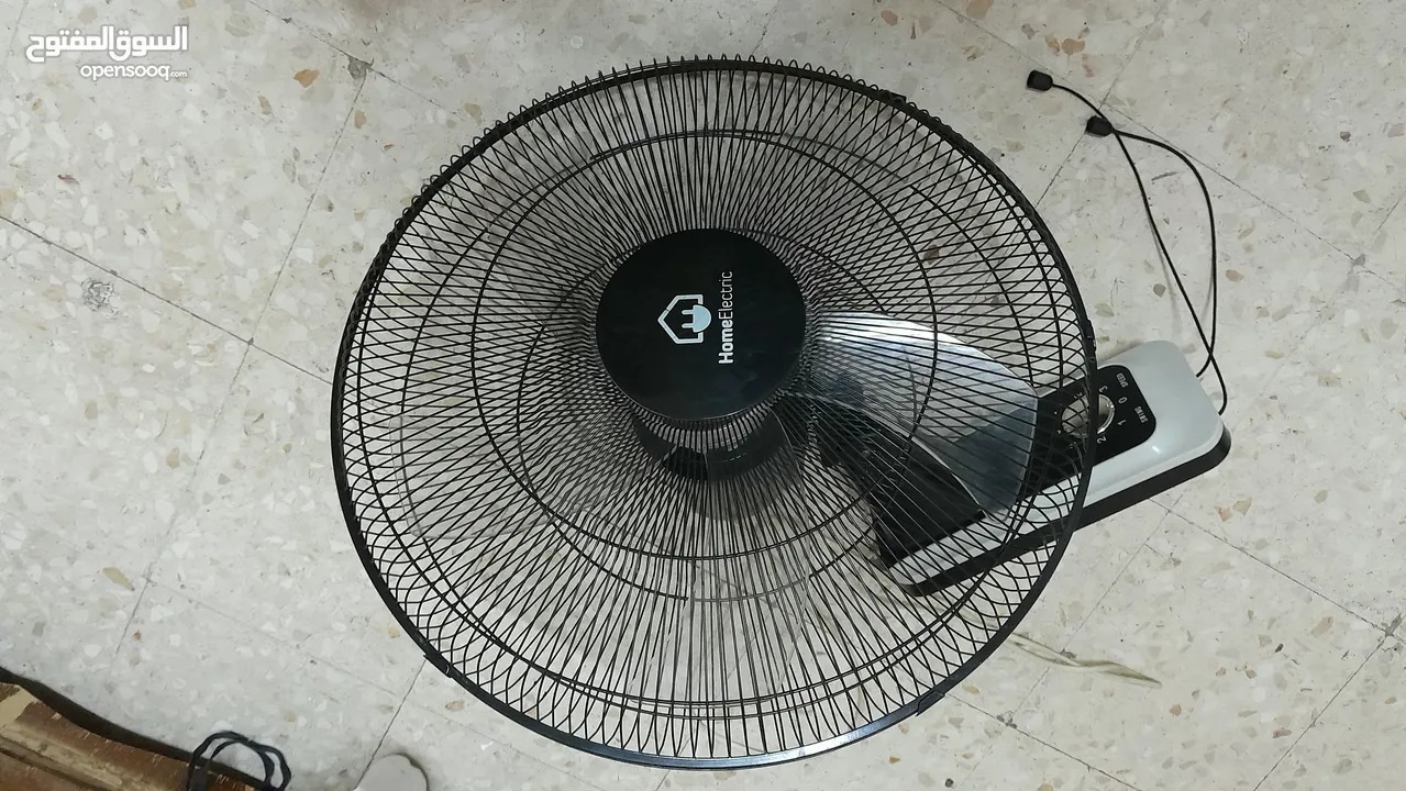 مراوح جانبية وستاند  وارضيه بحالة جيده جدا