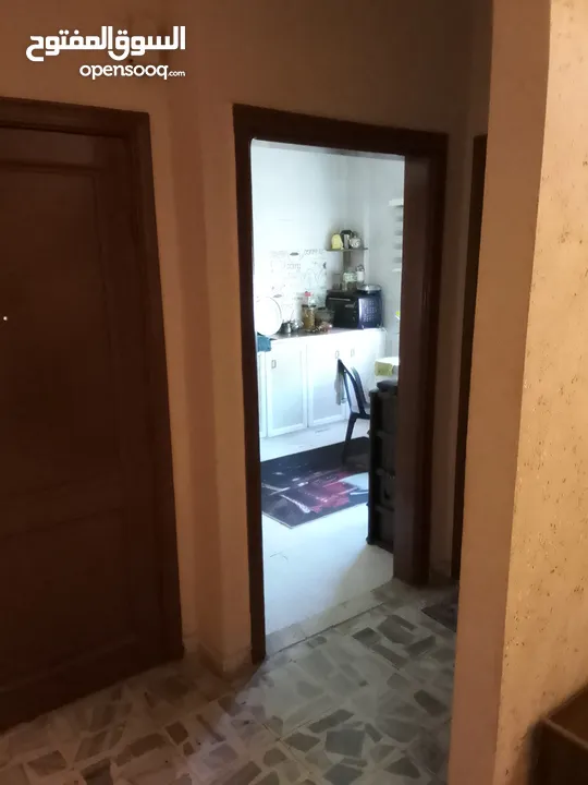 شقه للبيع حي العبدلات مطله ع شارع شيك