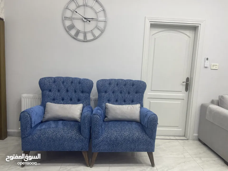 للبيع طقم كنب غرفة معيشة بحالة ممتازة