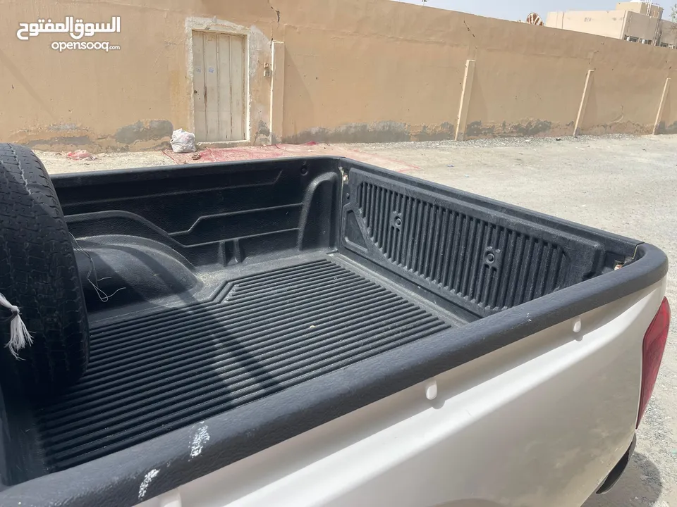 للبيع نيسان نفارا 2016 - ممشى 360 الف - مطلوب 26 الف