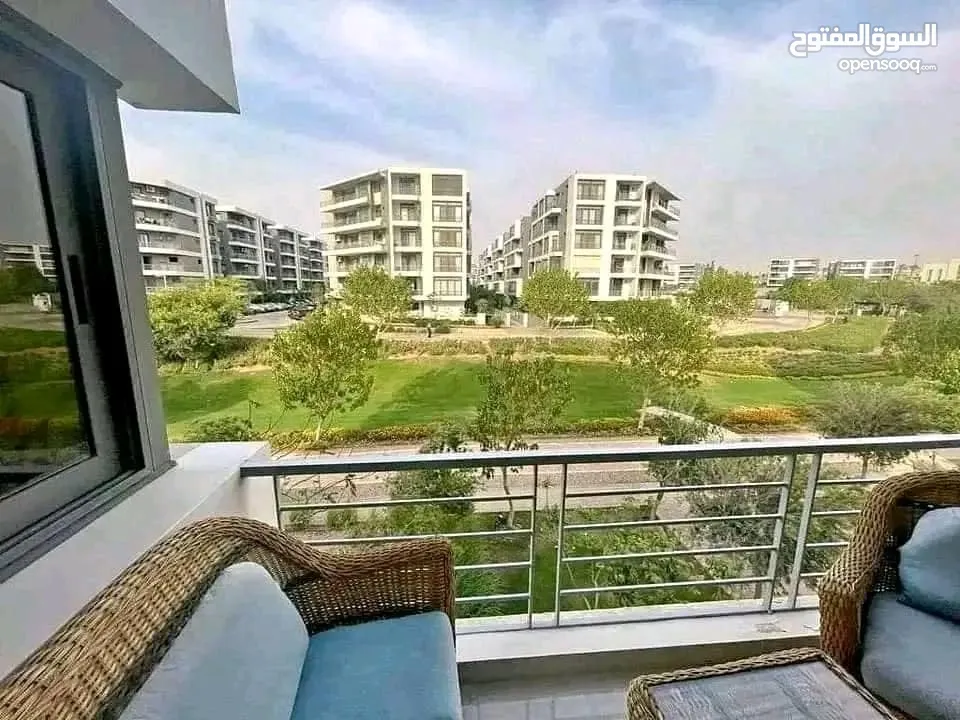 شقة 3 غرف فيو Garden برايم لوكيشن للبيع امام Gardenia City كمبوند تاج سيتي بخصم 70% taj city