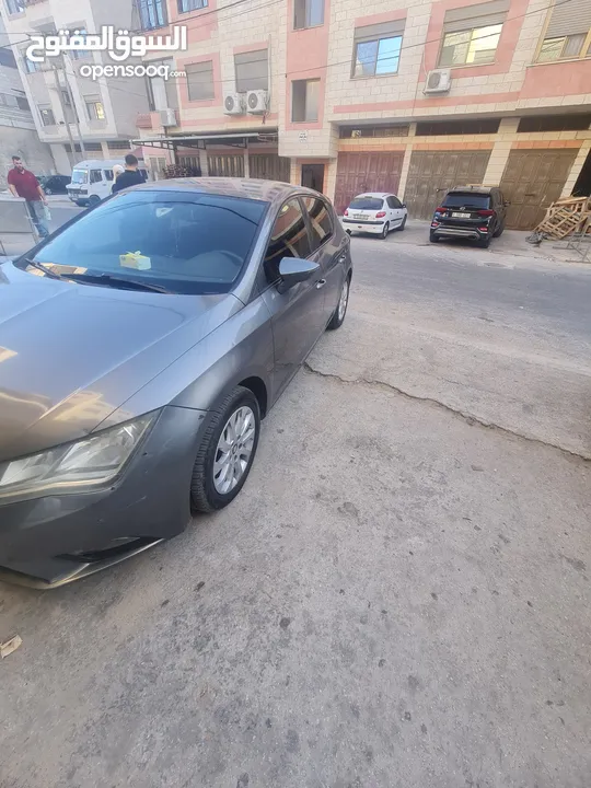 سيات ليون مطور بودي الف الف  لا يوجد فيها ضربات شصي ولا قص  يوجد بها دهانات تجميليه
