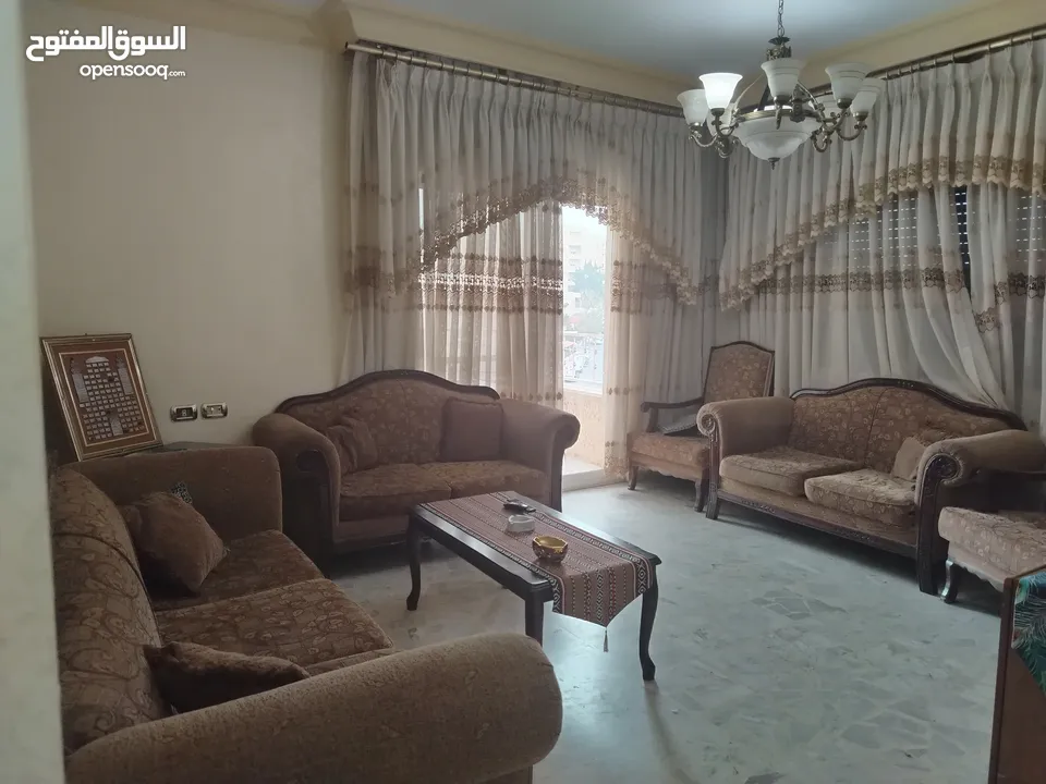شقة طابق ثاني للبيع بسعر مغري جدا مع الأثاث أو بدون خلف جبري