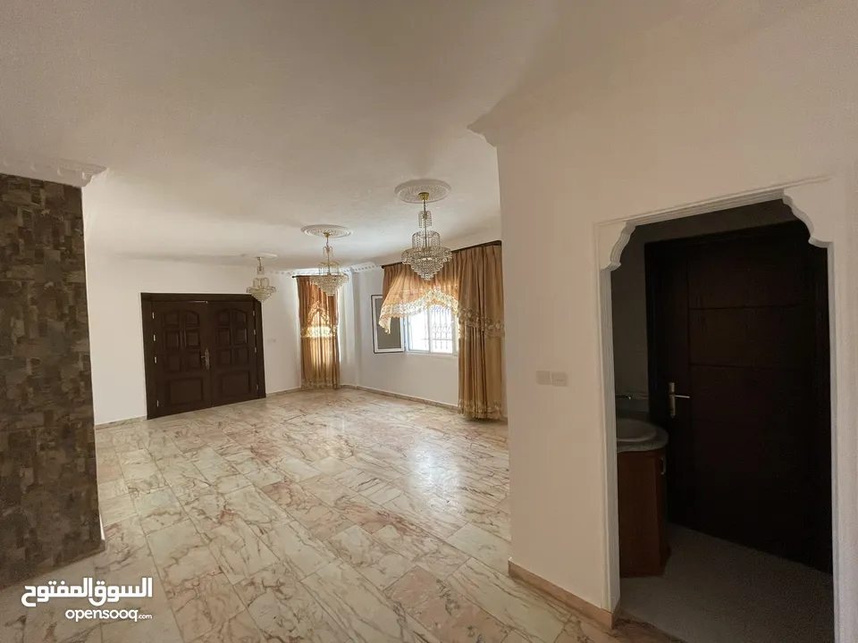 عمارة للبيع فل عقبة تاسعة جمعيات شقتين كل شقة 200 متر+ تسوية 80 متر بسعر مغري مساحة الارض 476