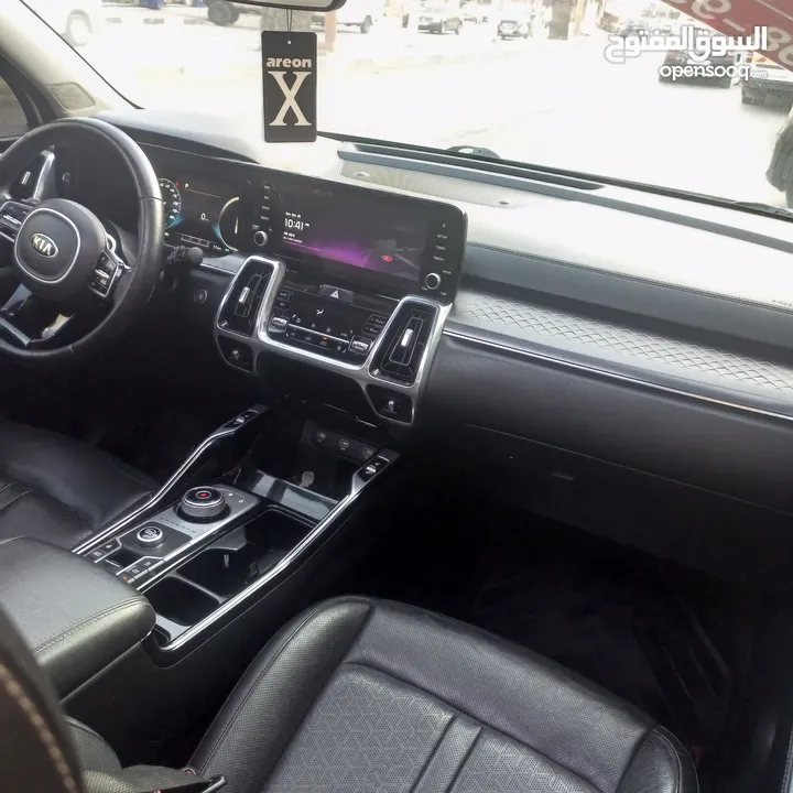 كيا سورنتو بسعر حرق حرق وكاش فل مسكر مع فتحه سقف بانوراما