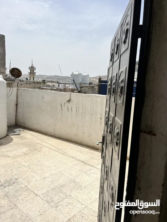 عمارة للبيع ثلاث طوابق من المالك مباشرة في مخيم البقعة