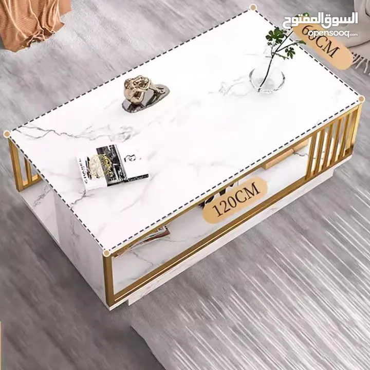 طاولة جانبية خشبية متينة بتصميم رخامي مناسبة لغرفة المعيشة وغرفة استقبال الضيوف.
