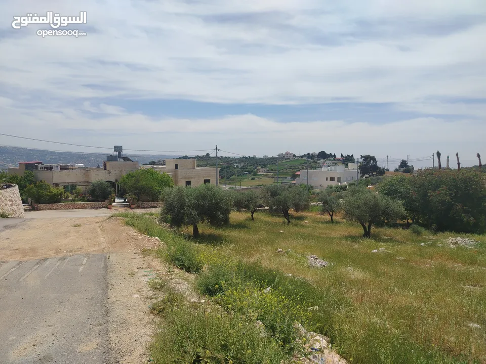 دنم مميز بطنا ع شارعين قرب شارع الستين الجديد
