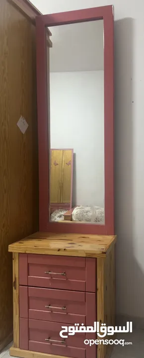 كومودينا و مكتبة لغرفه نوم