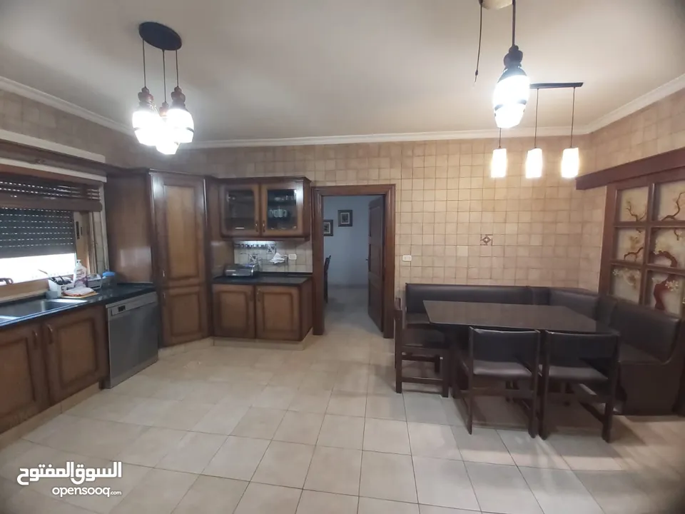 شقة طابقية مفروشة للايجار اربع غرف نوم في الرابية 350 متر