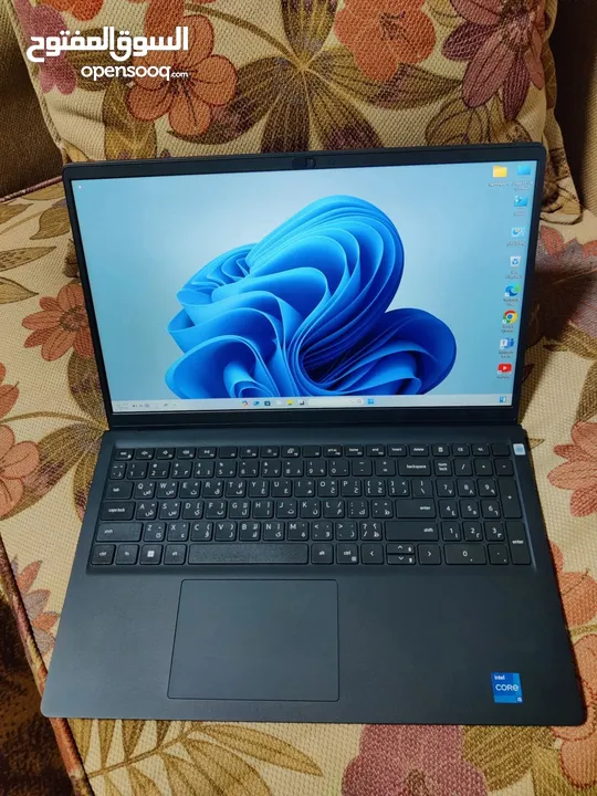 الجهاز يعتبر جديد ولا شخط  لسه بالكرتونه slim design خفيف ورفيع وحواف الشاشه رفيعه ومواصفات قوية جدا