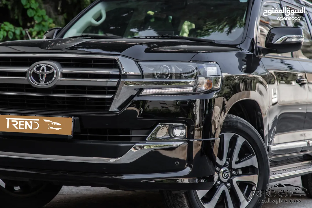 Toyota Land Cruiser 2019 Gx-r V8 Grand Touring   السيارة وارد الشركة و قطعت مسافة 49,000 كيلو فقط