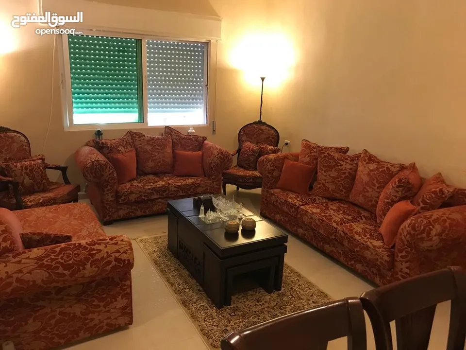 طقم كنب للبيع بحالة جيدة