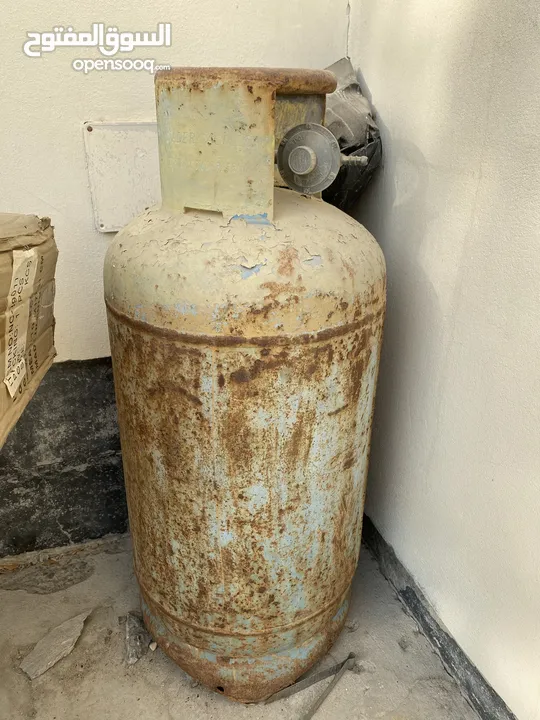 أسطوانة غاز فارغة للبيع مع منظم السيفتي، ‏Empty Gas Cylinder for Sale with Safety Regulator