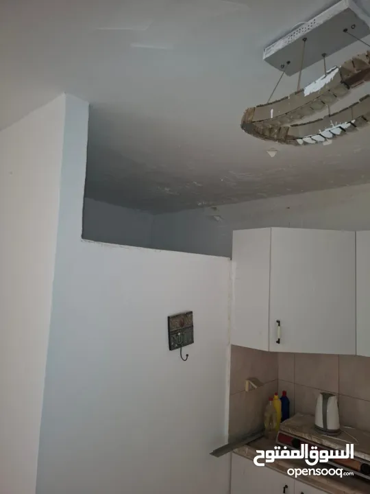 ستوديو خلف الاستراحة