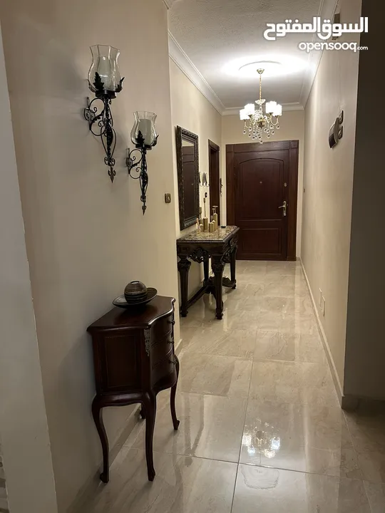 شقة مميزة للبيع ( اطلالة على عمان الغربية)